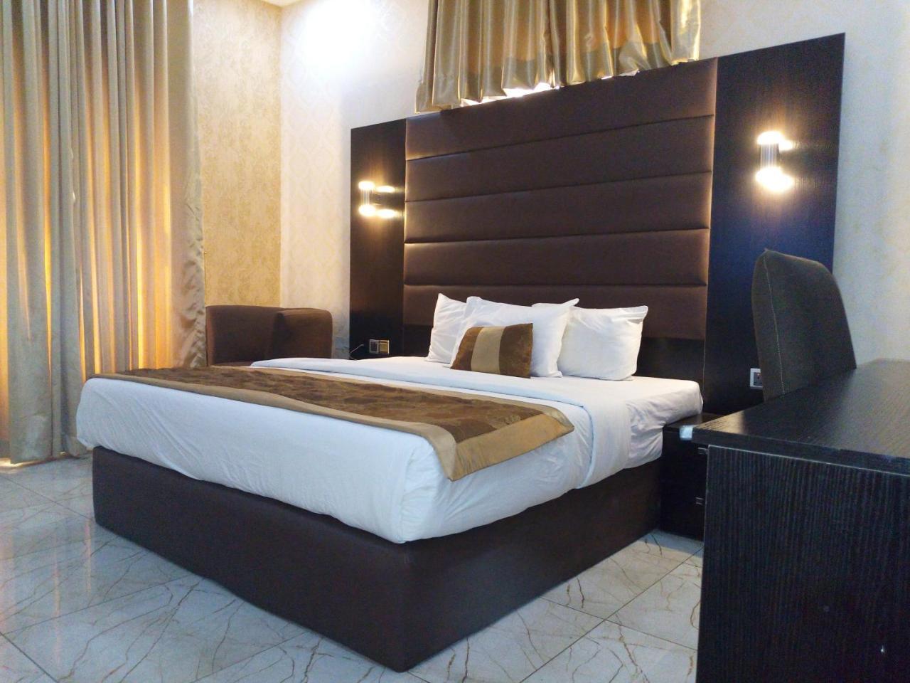 Bana Hotel & Suites Lagos Exterior foto