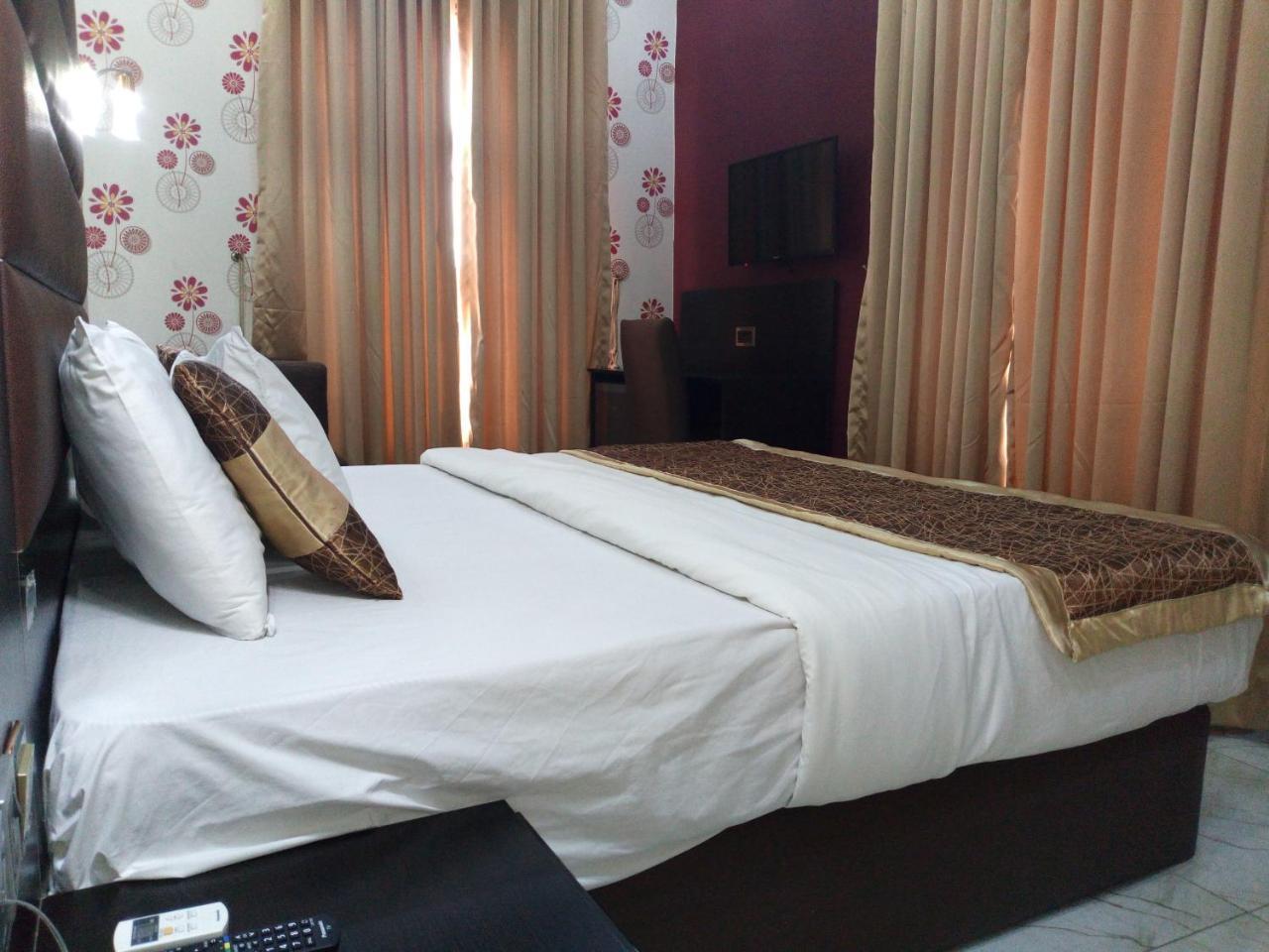 Bana Hotel & Suites Lagos Exterior foto