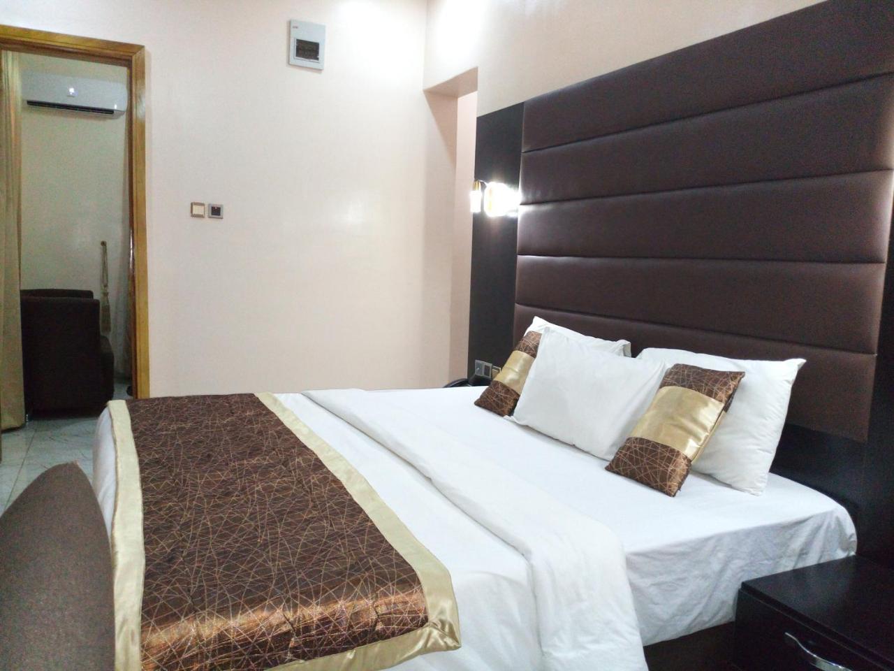 Bana Hotel & Suites Lagos Exterior foto