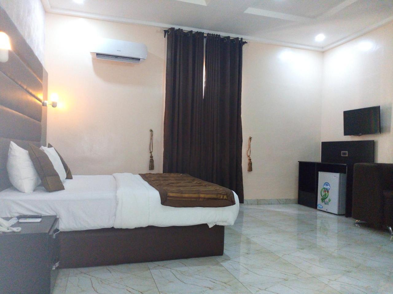 Bana Hotel & Suites Lagos Exterior foto