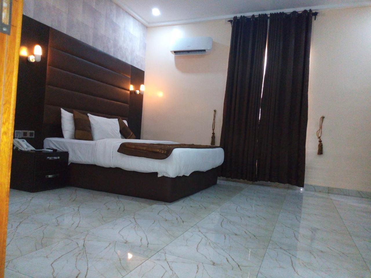 Bana Hotel & Suites Lagos Exterior foto