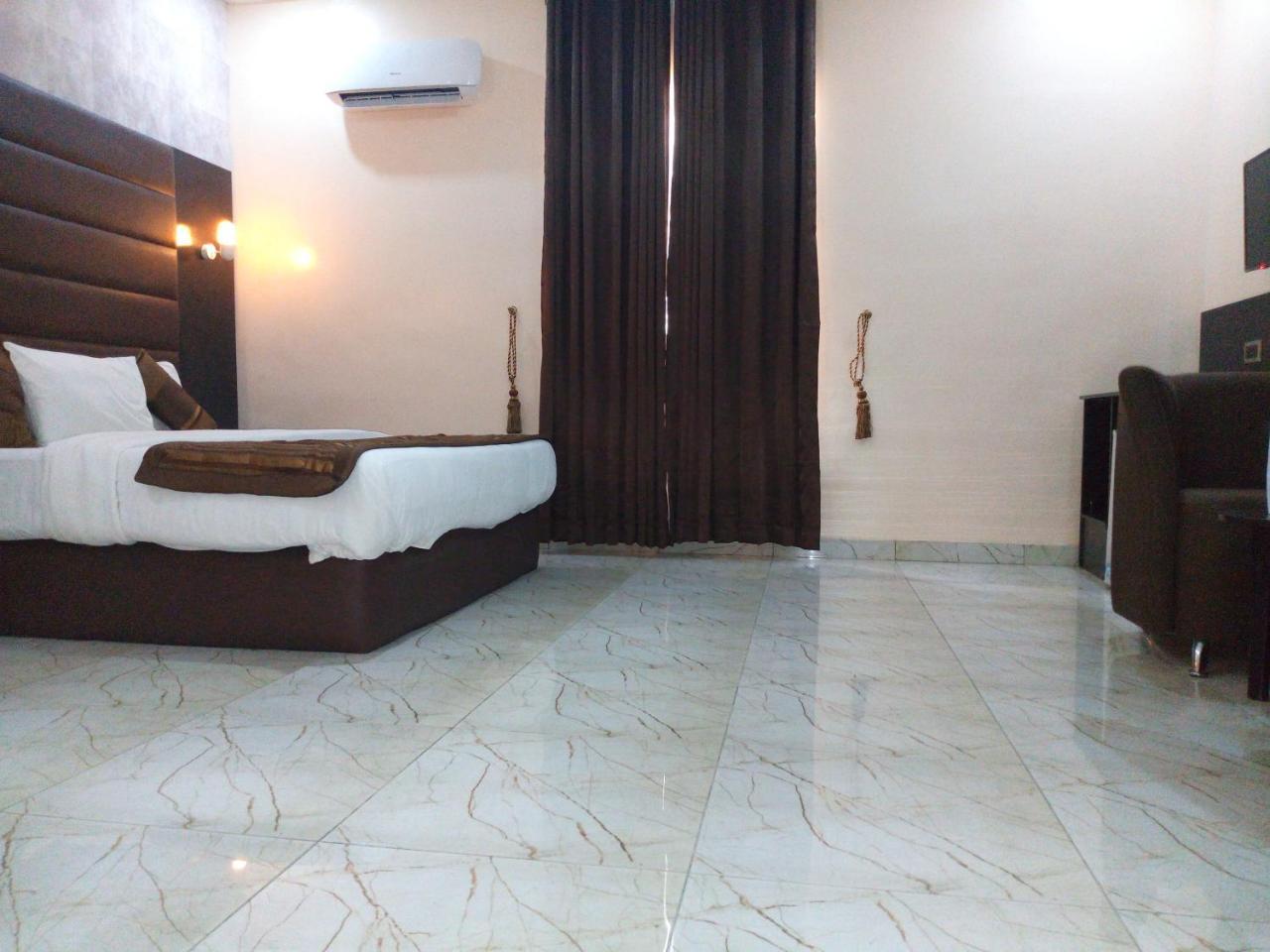 Bana Hotel & Suites Lagos Exterior foto